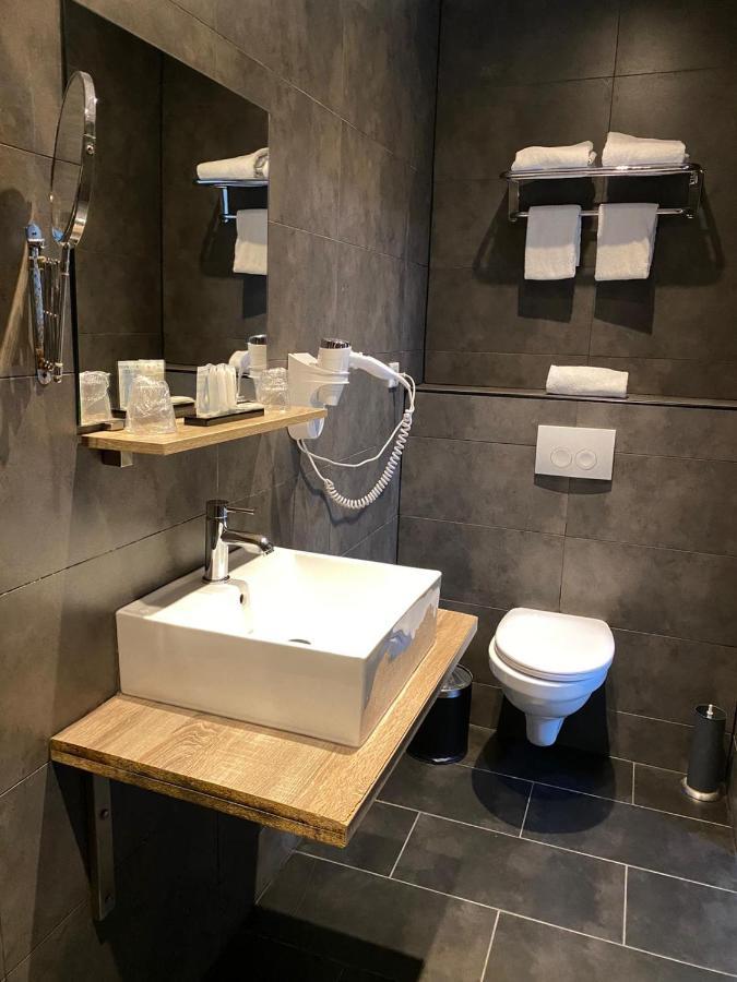 Camp-Inn Hotel Амстердам Екстериор снимка